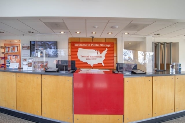 Facility photo: //images.sparefoot.com/medium/219787689f31a8b9b38.jpg