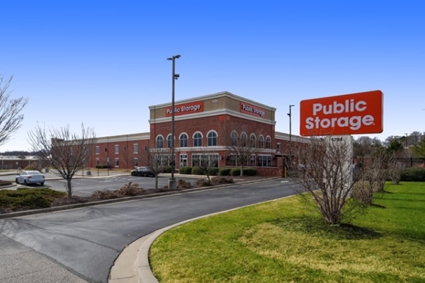 Facility photo: //images.sparefoot.com/medium/21978968c962c7bc05b.jpg