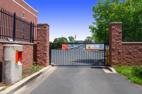 Facility photo: //images.sparefoot.com/medium/2197906938324f79a47.jpg