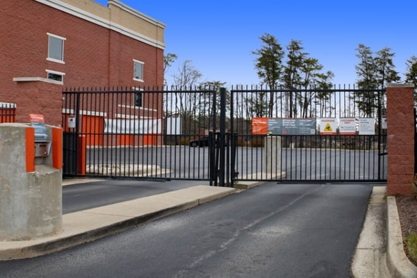 Facility photo: //images.sparefoot.com/medium/219791687b9b565acef.jpg