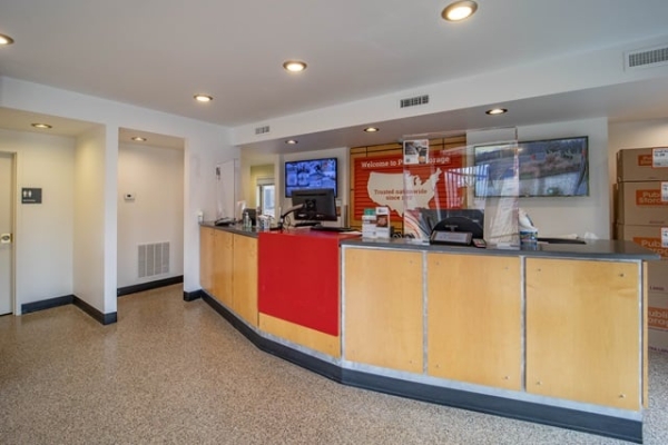 Facility photo: //images.sparefoot.com/medium/219792687655e9e57f8.jpg