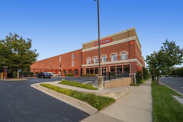 Facility photo: //images.sparefoot.com/medium/219795695d1754f07d2.jpg