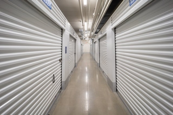 Facility photo: //images.sparefoot.com/medium/21979668989f513b5d7.jpg