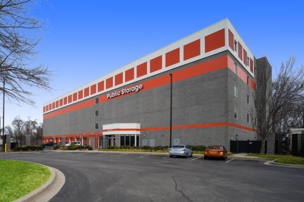 Facility photo: //images.sparefoot.com/medium/2197966932e7af23543.jpg