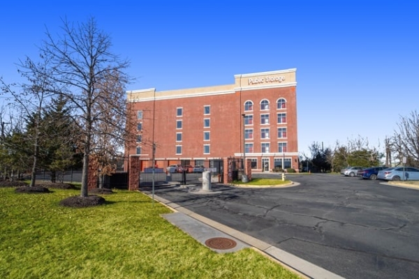 Facility photo: //images.sparefoot.com/medium/21979769f4a95bf0f98.jpg