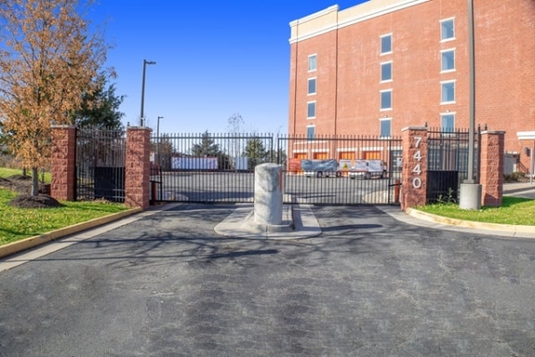 Facility photo: //images.sparefoot.com/medium/21979769f4a95e81a65.jpg