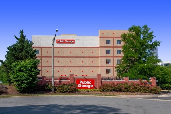 Facility photo: //images.sparefoot.com/medium/219798689f31989c940.jpg