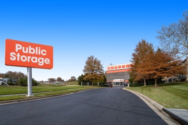 Facility photo: //images.sparefoot.com/medium/21979969f5fa0d9c5d8.jpg