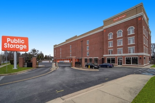 Facility photo: //images.sparefoot.com/medium/219800687cea0a015da.jpg