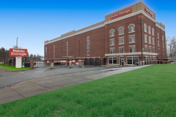 Facility photo: //images.sparefoot.com/medium/219800696504d4a5aef.jpg