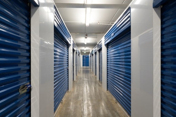 Facility photo: //images.sparefoot.com/medium/21980369f5f962bbcc3.jpg
