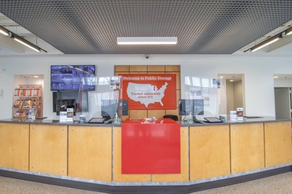 Facility photo: //images.sparefoot.com/medium/219805689b3d6820fa4.jpg