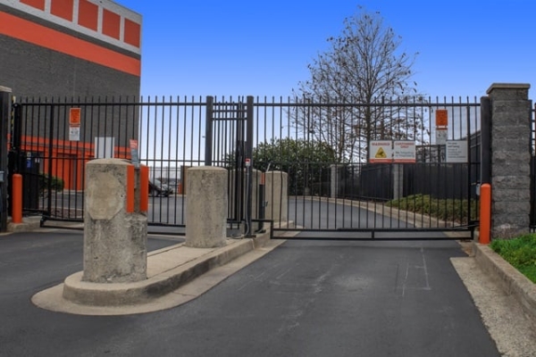 Facility photo: //images.sparefoot.com/medium/21980668920348728e5.jpg