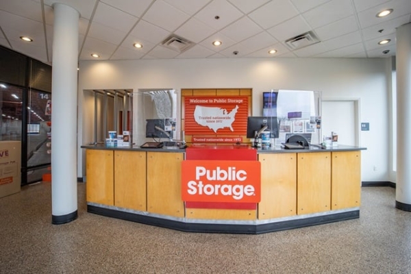 Facility photo: //images.sparefoot.com/medium/219807687f90e5b2489.jpg