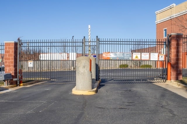 Facility photo: //images.sparefoot.com/medium/2198096925b8db5dd69.jpg