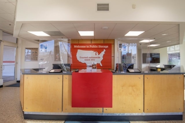 Facility photo: //images.sparefoot.com/medium/2198096973812c1f4b5.jpg