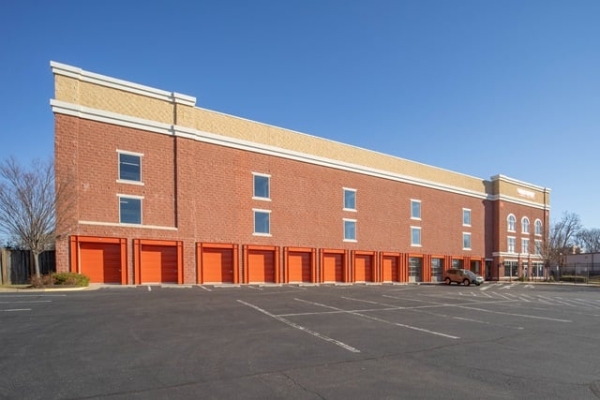 Facility photo: //images.sparefoot.com/medium/2198096974d3edebade.jpg