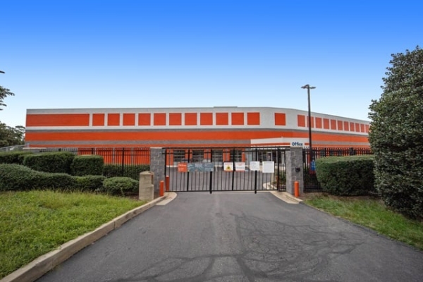 Facility photo: //images.sparefoot.com/medium/21981169f4a9513534f.jpg