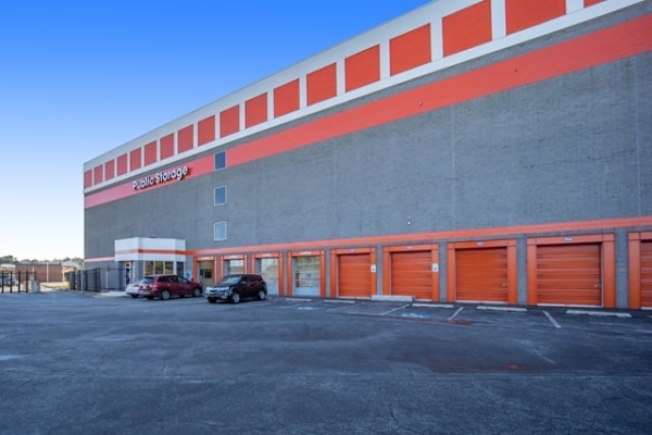 Facility photo: //images.sparefoot.com/medium/219813689202efeaabe.jpg