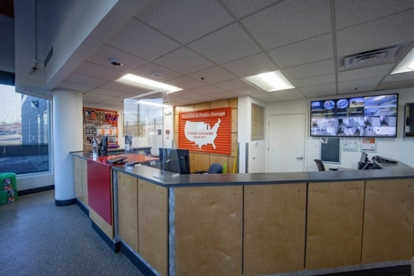 Facility photo: //images.sparefoot.com/medium/21981369f4a82c694f9.jpg