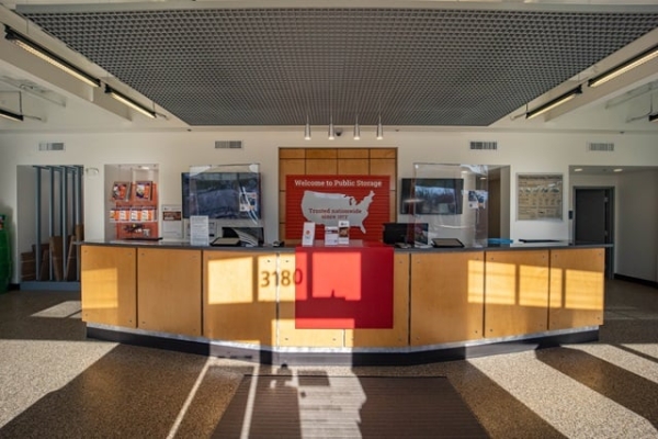 Facility photo: //images.sparefoot.com/medium/219814687b9b0d16cef.jpg