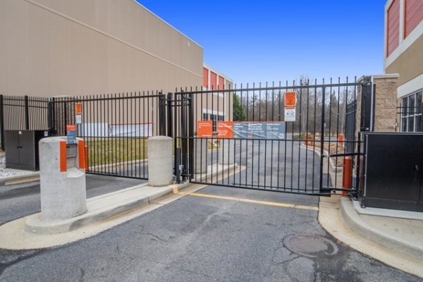 Facility photo: //images.sparefoot.com/medium/219815687b9bdd2974b.jpg