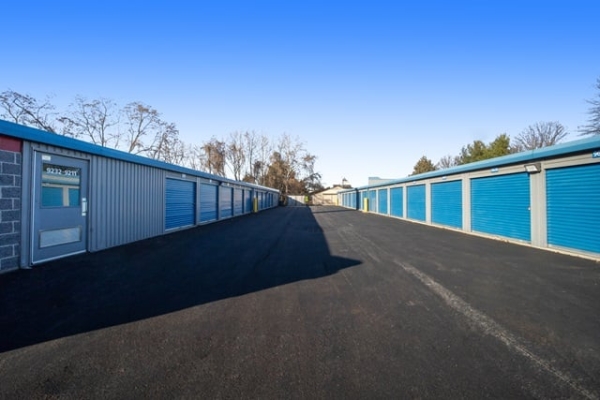 Facility photo: //images.sparefoot.com/medium/2198166877a48a248ac.jpg