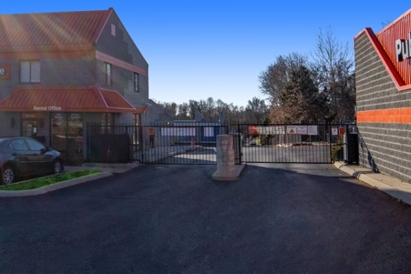 Facility photo: //images.sparefoot.com/medium/21981669f5f9c4bd654.jpg
