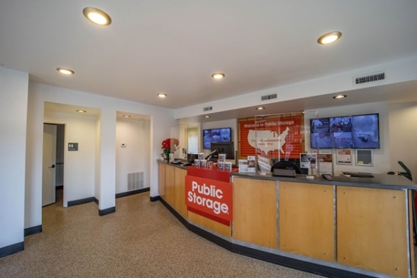 Facility photo: //images.sparefoot.com/medium/2198196915e64861a0e.jpg