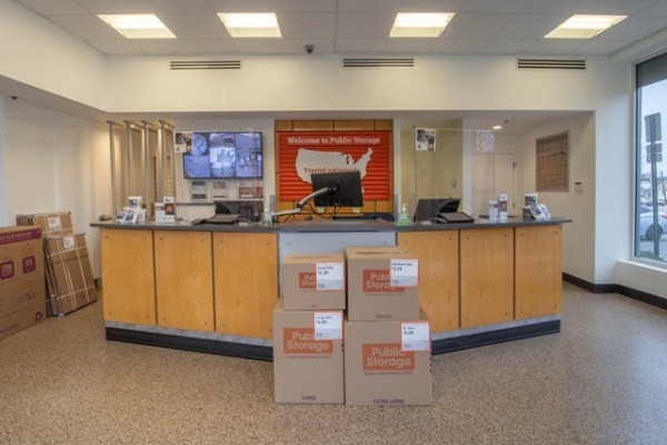 Facility photo: //images.sparefoot.com/medium/21982068920370d5b4f.jpg