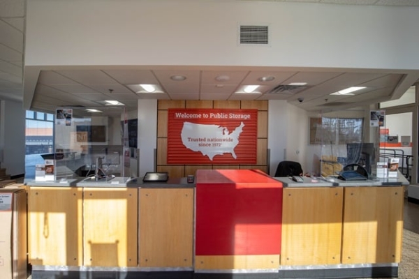 Facility photo: //images.sparefoot.com/medium/21982169f5f9fbe9564.jpg