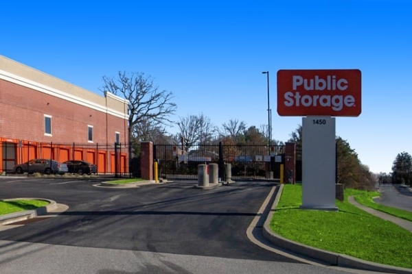 Facility photo: //images.sparefoot.com/medium/21982169f5f9fce2224.jpg