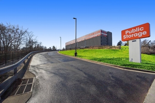 Facility photo: //images.sparefoot.com/medium/2198256878f6f4a3758.jpg