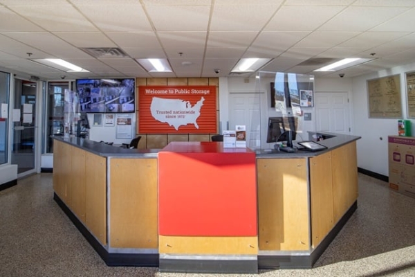 Facility photo: //images.sparefoot.com/medium/2198256878f6f696e96.jpg