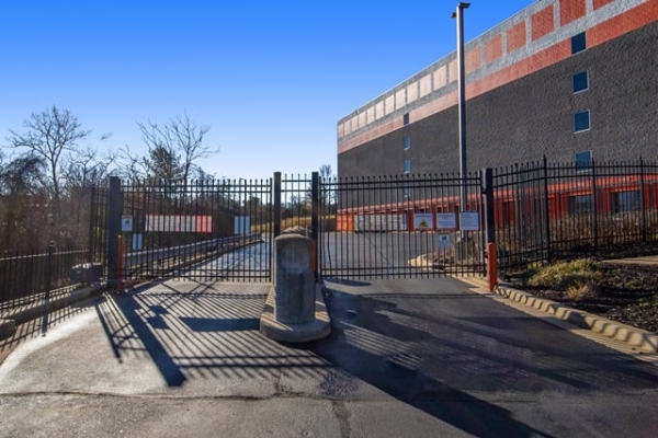 Facility photo: //images.sparefoot.com/medium/2198256915e6c5563c6.jpg