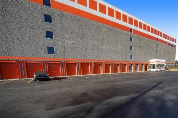 Facility photo: //images.sparefoot.com/medium/219825698f30ff56922.jpg