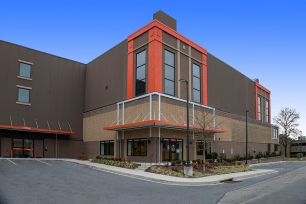 Facility photo: //images.sparefoot.com/medium/219827698201caf35ed.jpg