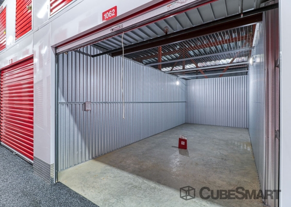 Facility photo: //images.sparefoot.com/medium/219828686f7f687d2cb.jpg