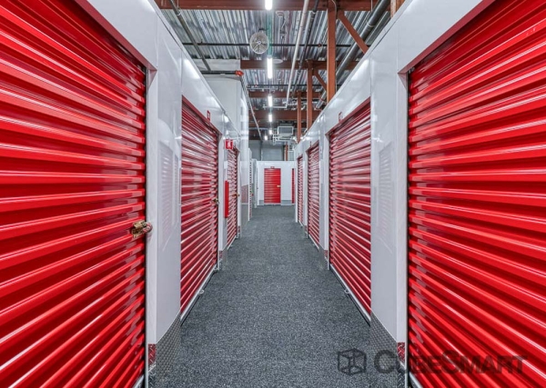Facility photo: //images.sparefoot.com/medium/219828688b2c2863585.jpg