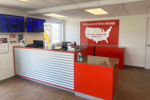 Facility photo: //images.sparefoot.com/medium/21984169e7784bc6452.jpg