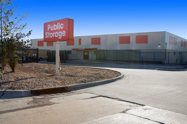 Facility photo: //images.sparefoot.com/medium/219871687e3d5e4424b.jpg