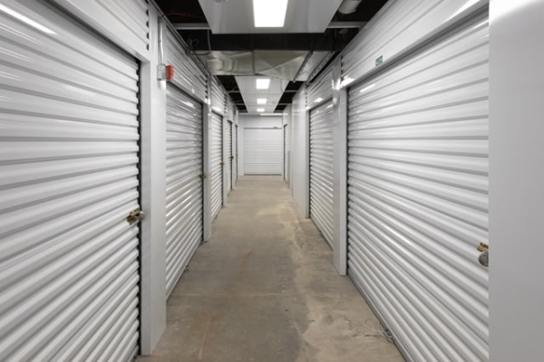 Facility photo: //images.sparefoot.com/medium/219871687f91a1a0712.jpg