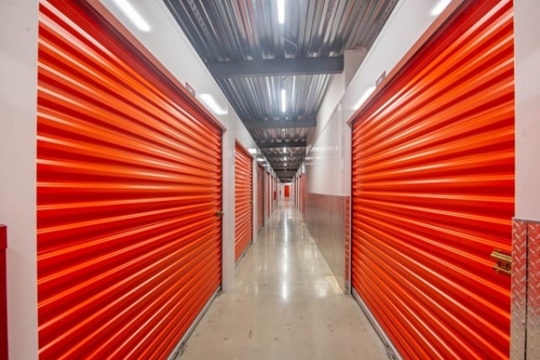 Facility photo: //images.sparefoot.com/medium/2198826884d378d5347.jpg