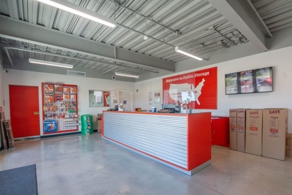 Facility photo: //images.sparefoot.com/medium/219882690cabd9a0e7e.jpg