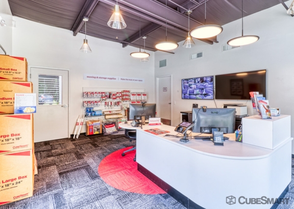 Facility photo: //images.sparefoot.com/medium/219883691ef4629175b.jpg