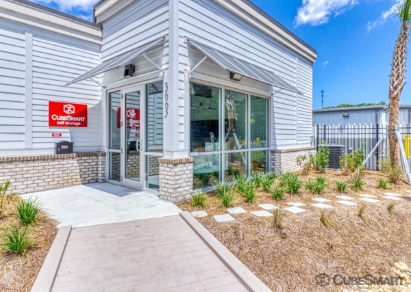 Facility photo: //images.sparefoot.com/medium/21988369de0923c5100.jpg