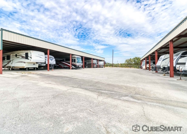 Facility photo: //images.sparefoot.com/medium/219884697205b55adf6.jpg