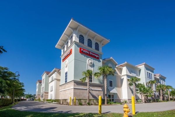 Facility photo: //images.sparefoot.com/medium/2198866989ee3292350.jpg