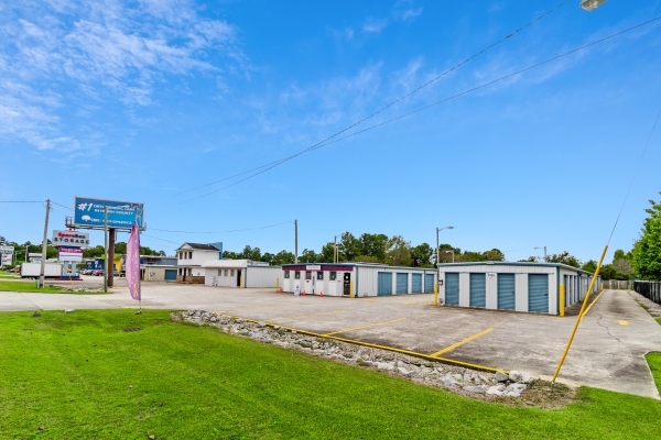 Facility photo: //images.sparefoot.com/medium/21988962fe76794b54d.jpg