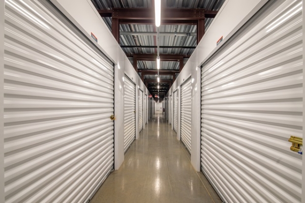 Facility photo: //images.sparefoot.com/medium/219930689f31c899707.jpg